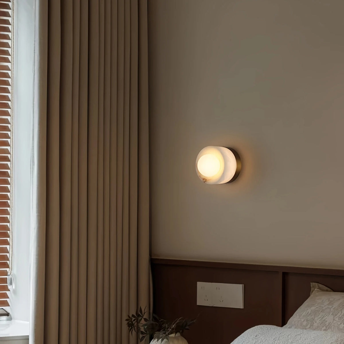 Rivi Italian Alabaster Glass Globe Wall Sconce - Lumovique